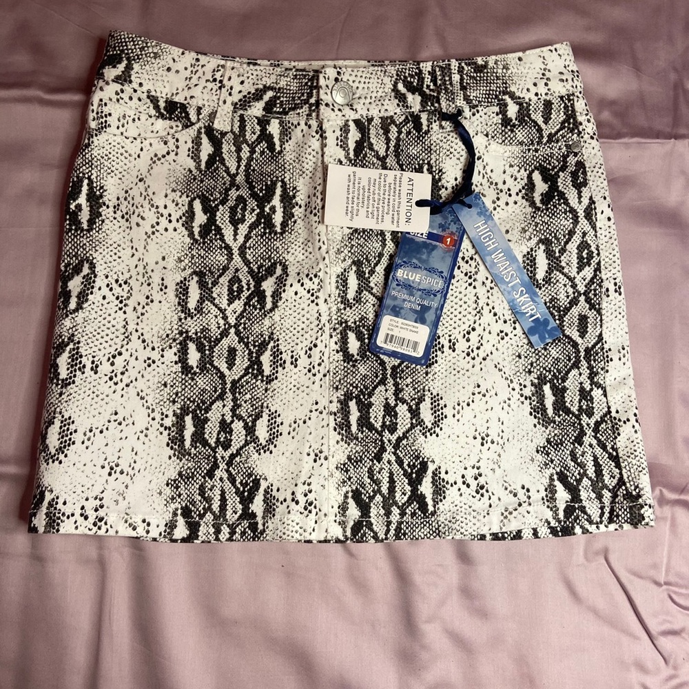 High waisted snake skin mini skirt